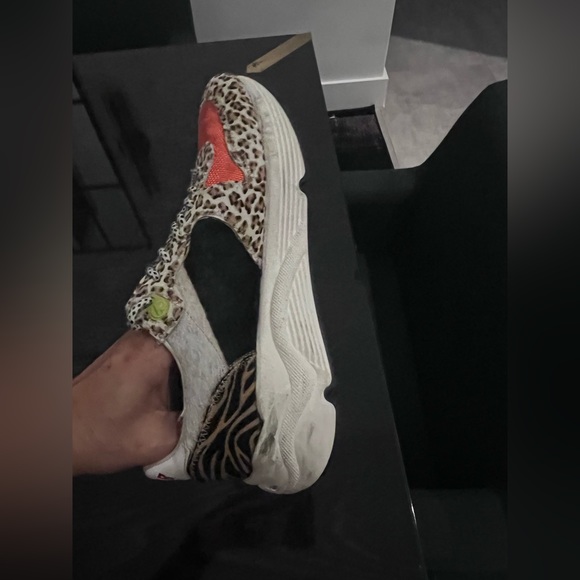 Used ONCE GG sneakers   So Cute!    EXCELLENT CONDITION - Picture 2 of 6